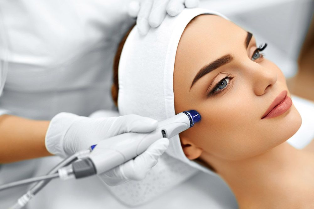 Woman receiving Hydrafacial